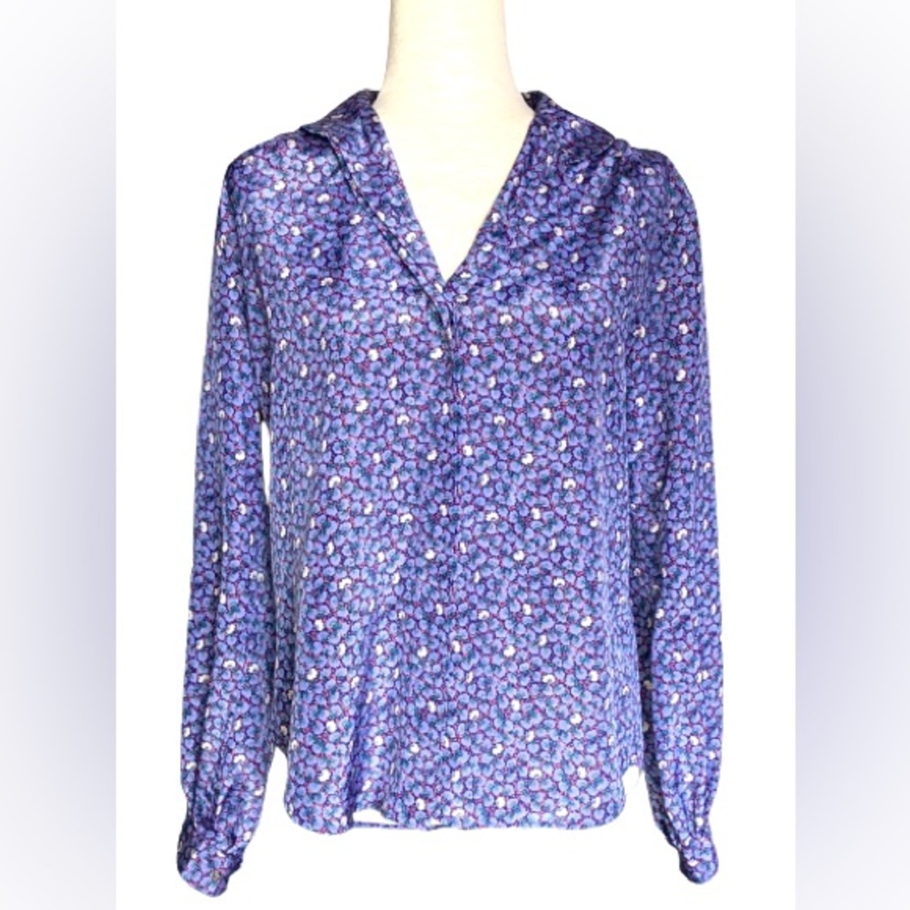 🌞3/$18🌞Vintage Jos A. Bank Clothiers Shiny Lavender Blouse With Lily Pattern
